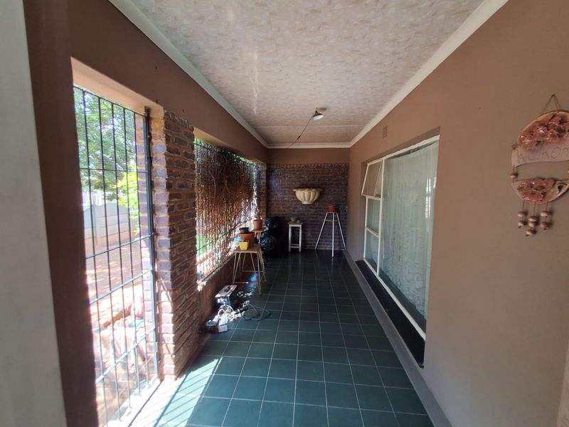 3 Bedroom House for Sale in Rensburg, Heidelberg – R1 150 000 - Photo 2