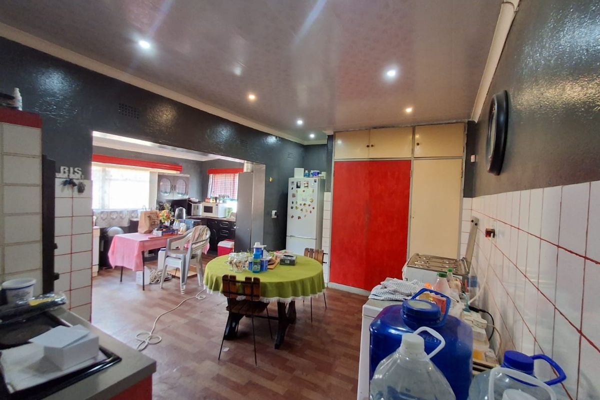 3 Bedroom House for Sale in Rensburg, Heidelberg – R1 150 000 - Photo 5