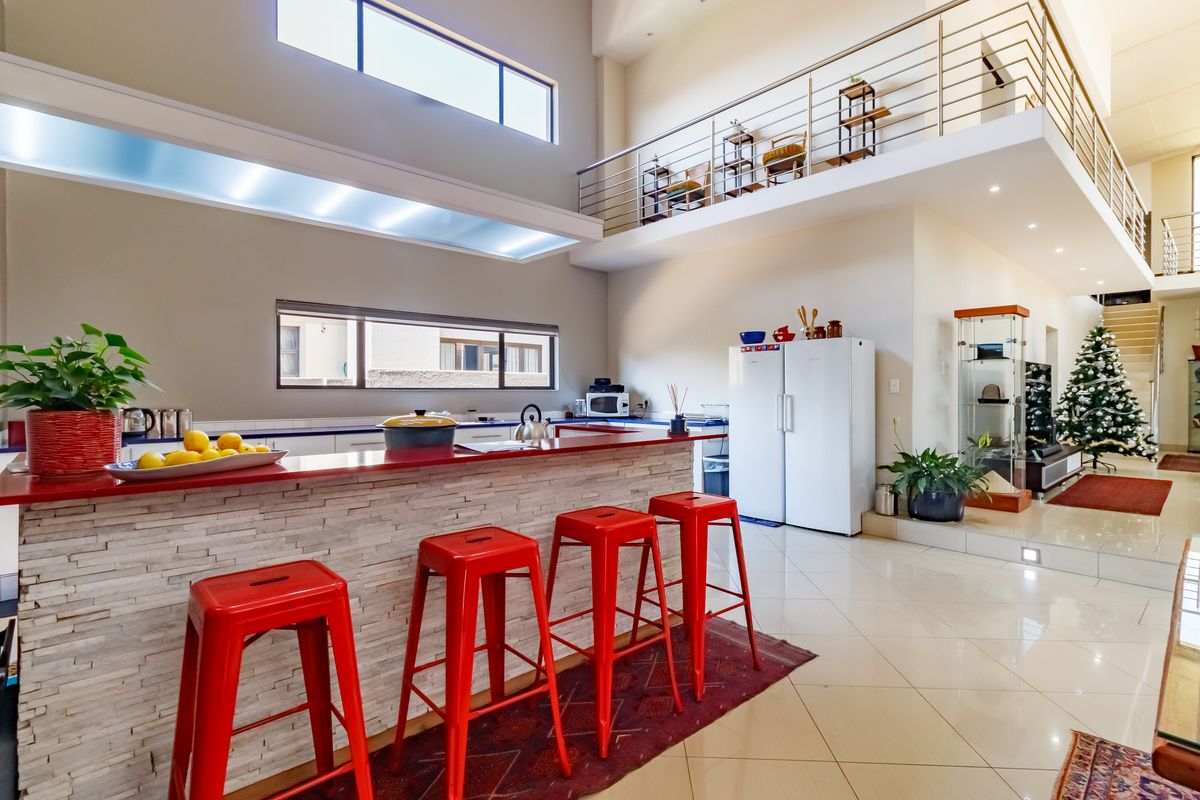 Where Timeless Design Meets Effortless Living! - Photo 4