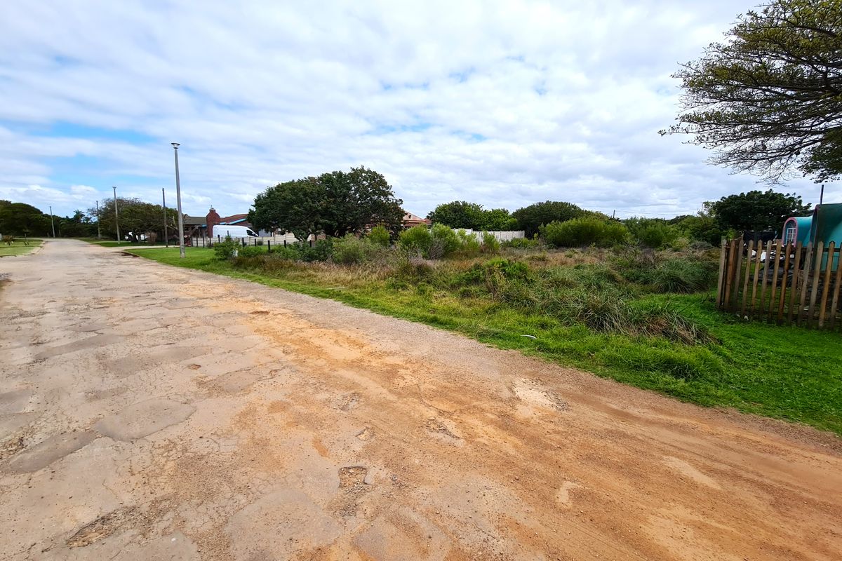 Large Level Stand in Paradise Beach, Jeffreys Bay - Photo 3