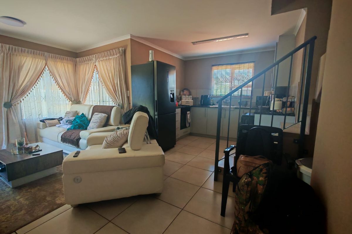 Modern 3-Bedroom Double-Storey Unit To Rent – Eldorette Security Estate - Photo 3