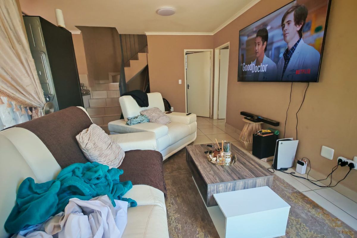 Modern 3-Bedroom Double-Storey Unit To Rent – Eldorette Security Estate - Photo 2