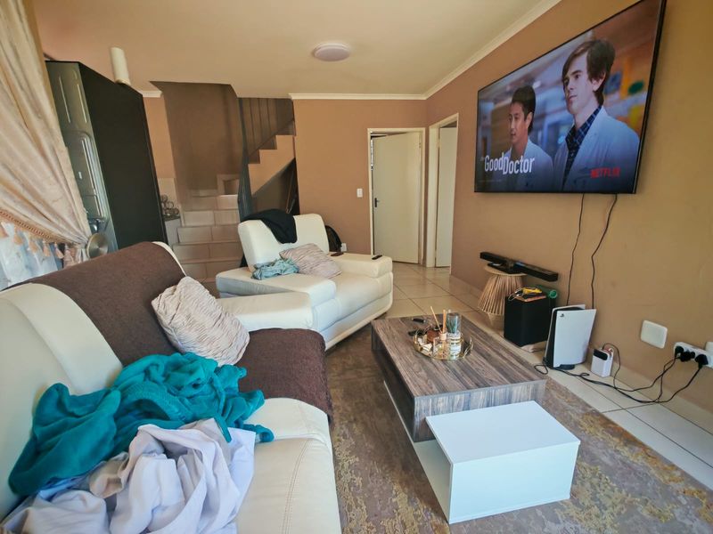 Modern 3-Bedroom Double-Storey Unit To Rent – Eldorette Security Estate - Photo 2