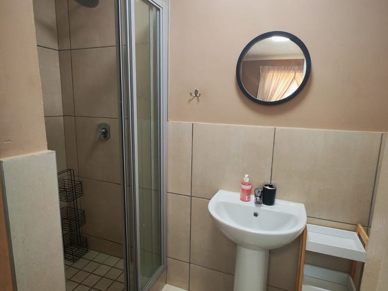 Modern 3-Bedroom Double-Storey Unit To Rent – Eldorette Security Estate - Photo 10