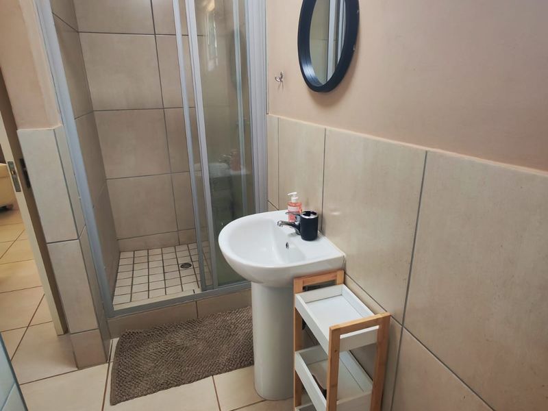 Modern 3-Bedroom Double-Storey Unit To Rent – Eldorette Security Estate - Photo 9