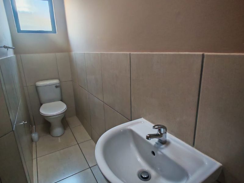 Modern 3-Bedroom Double-Storey Unit To Rent – Eldorette Security Estate - Photo 6