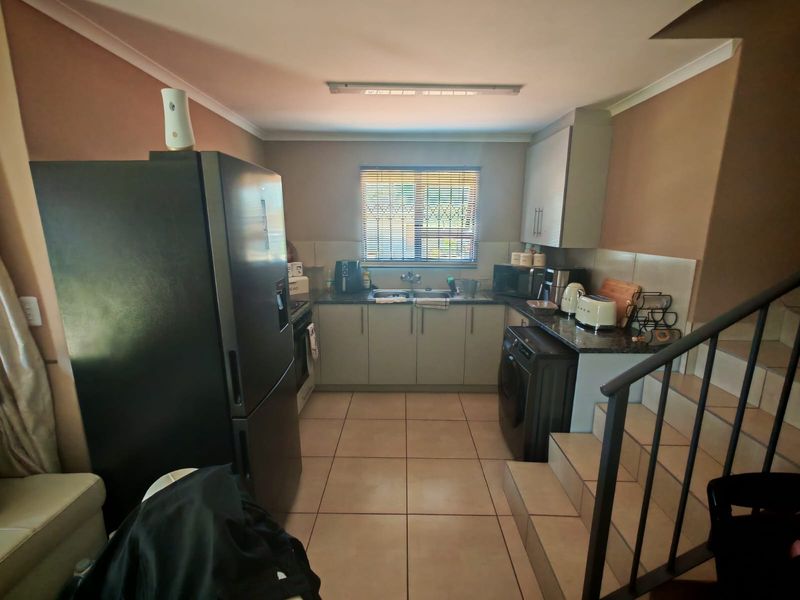 Modern 3-Bedroom Double-Storey Unit To Rent – Eldorette Security Estate - Photo 4