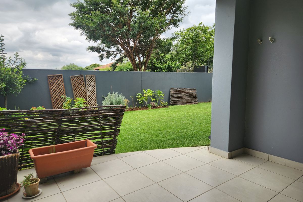 Corner Garden!   Great Condition! - Photo 5