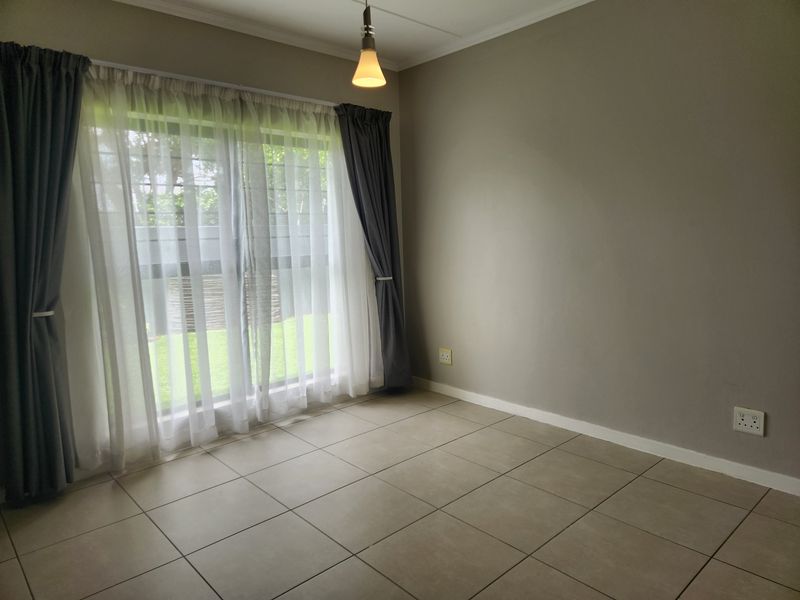 Corner Garden!   Great Condition! - Photo 10