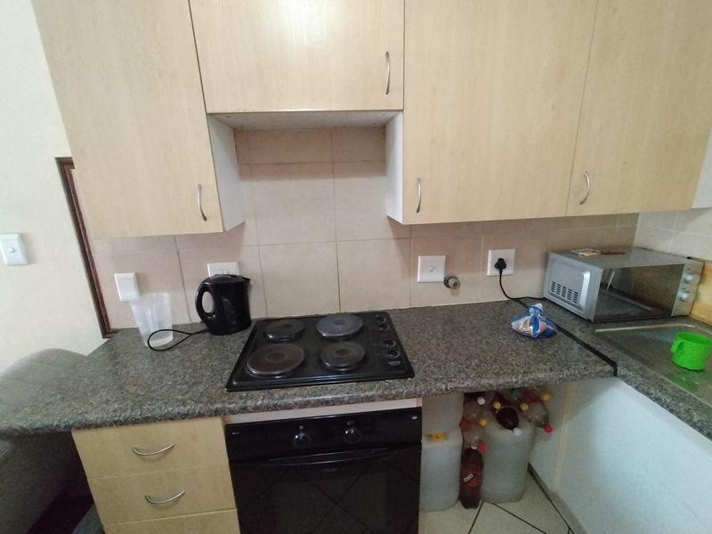 Opportunity Knocks – Studio with Great Potential in Wonderpark Estate - Photo 4