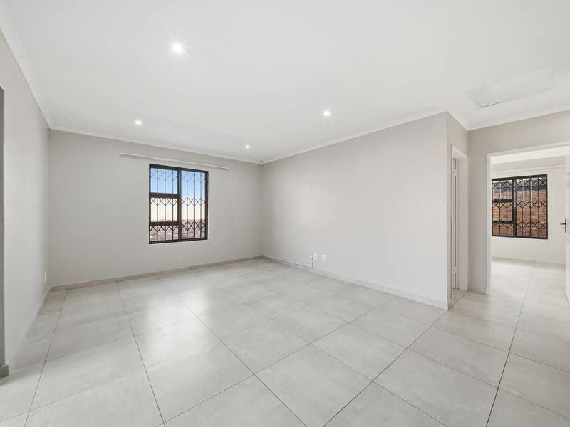 Family Home for Sale in Secunda – Prime Location Close to Schools & Shopping Centres - Photo 7