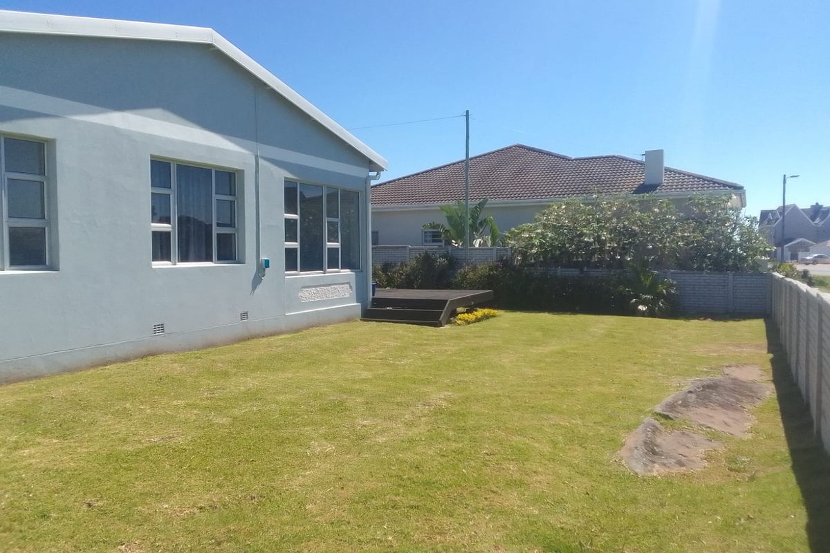 Beachside Bliss – Modern 3-Bedroom Gem! - Photo 3