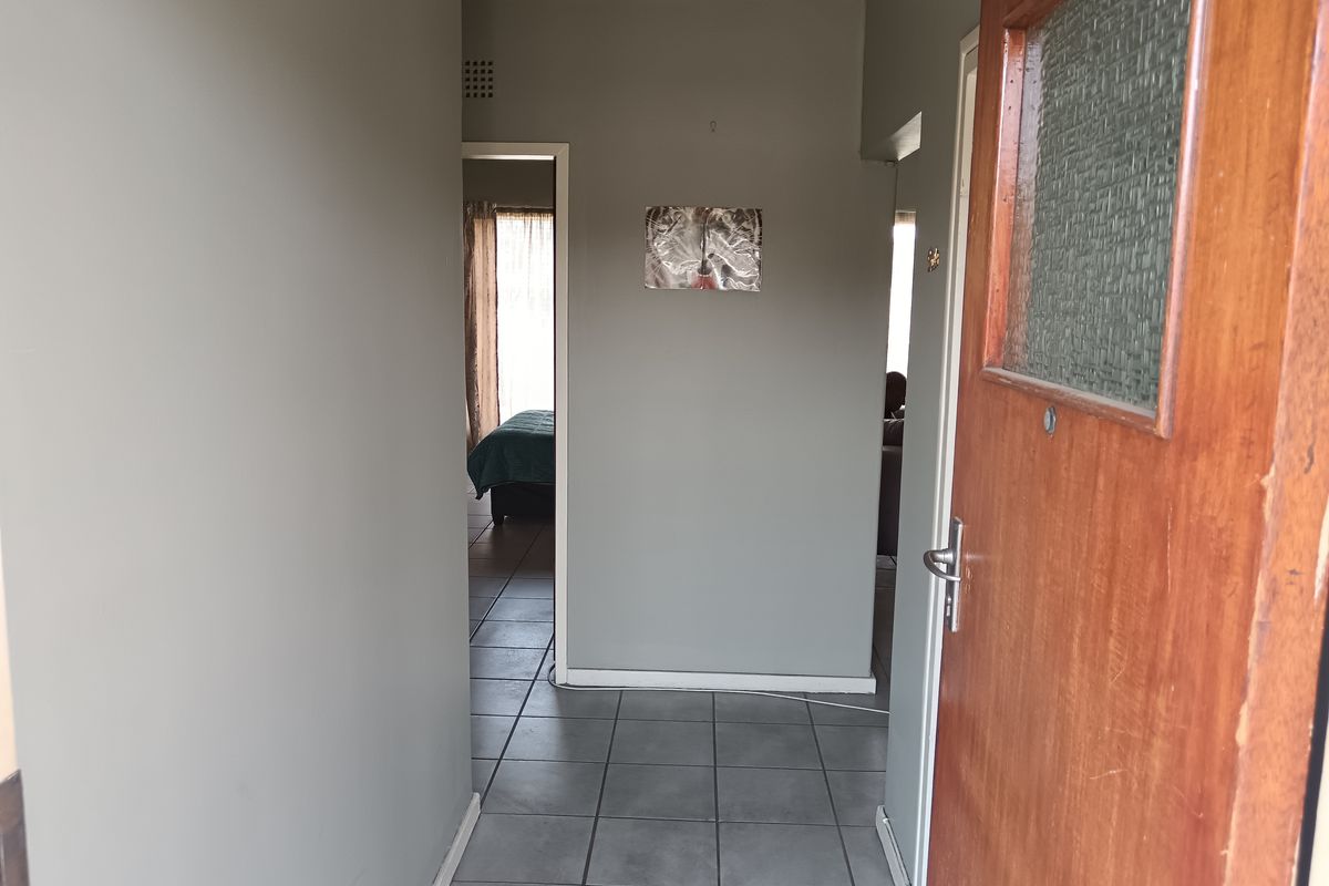 Stunning 1 bedroom flat for sale - Photo 2