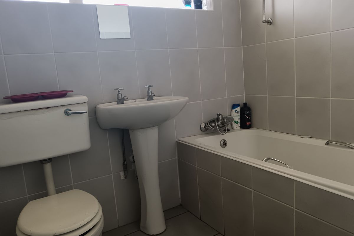 Stunning 1 bedroom flat for sale - Photo 5