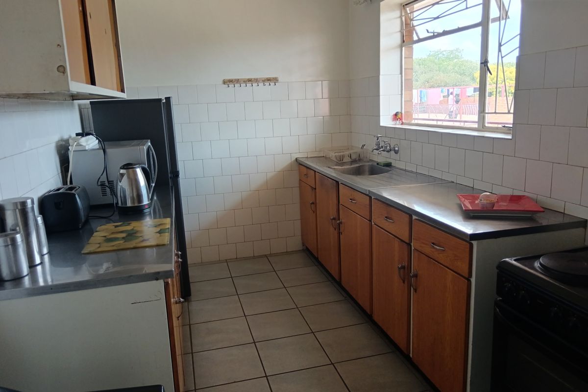 Stunning 1 bedroom flat for sale - Photo 3