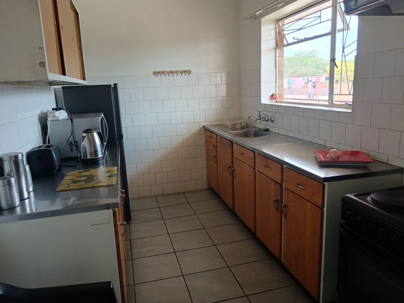 Stunning 1 bedroom flat for sale - Photo 3