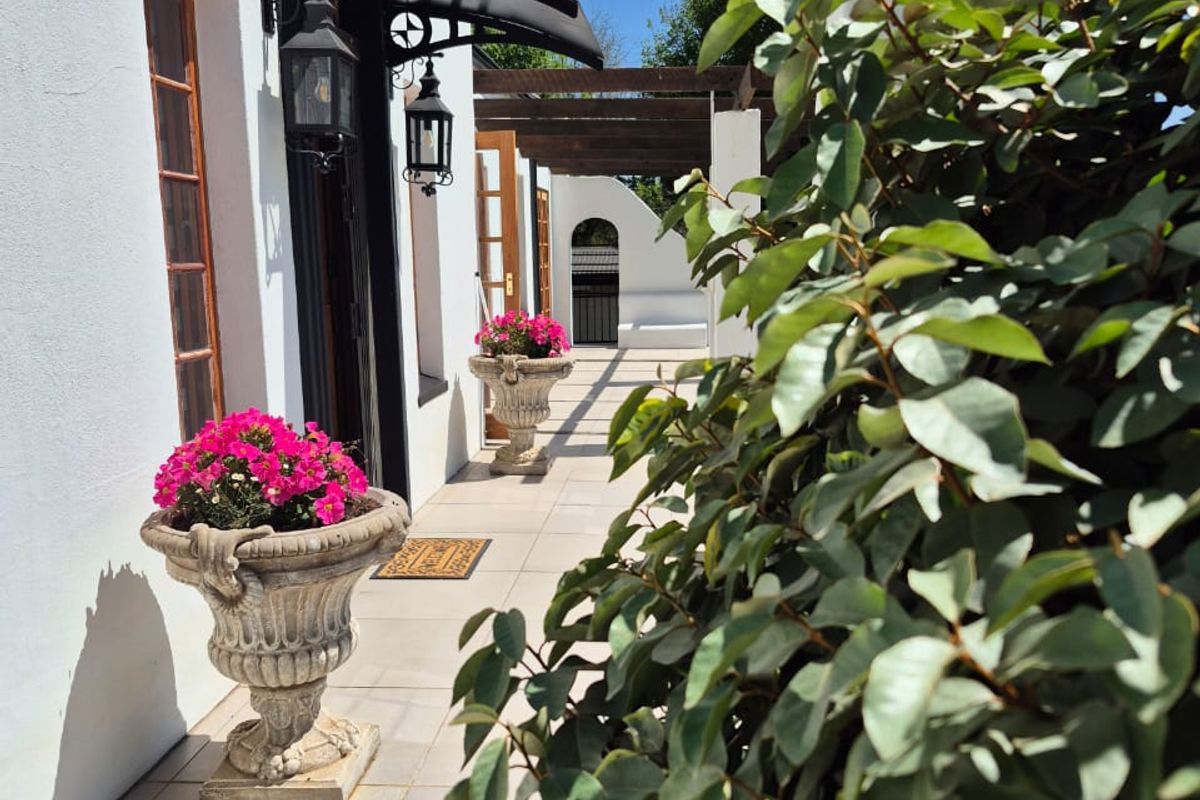 Discover this charming 4-bedroom guest house for sale in Parys, perfect for investment or family - Photo 3