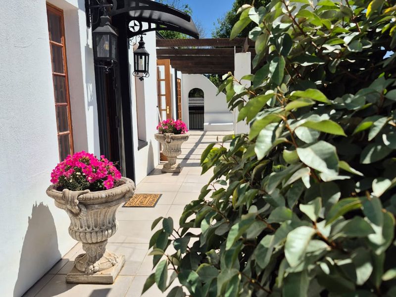 Discover this charming 4-bedroom guest house for sale in Parys, perfect for investment or family - Photo 3