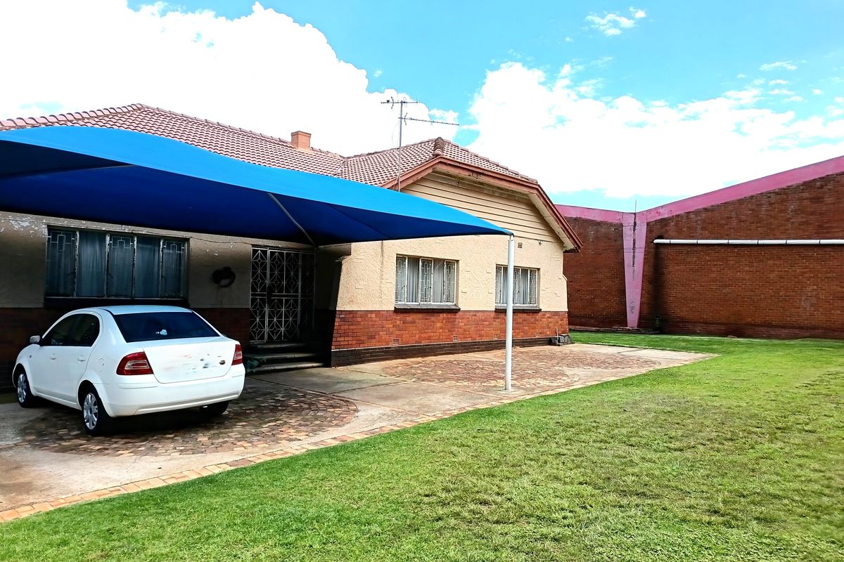 Home with Flatlet & Large Yard in CBD Location - Photo 2