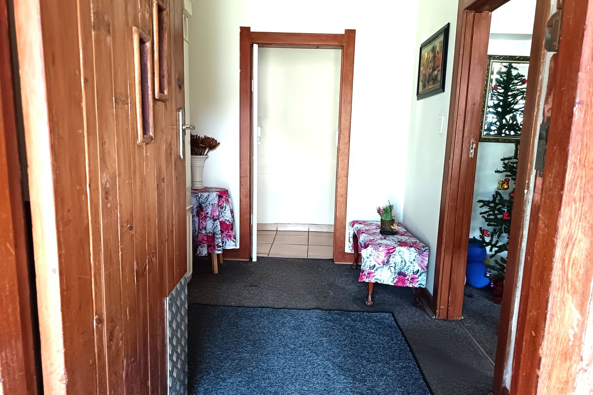 Home with Flatlet & Large Yard in CBD Location - Photo 3