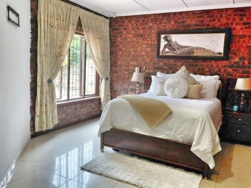 Spacious Three-Bedroom Home with Modern Comforts in Veld-en-Vlei - Photo 4