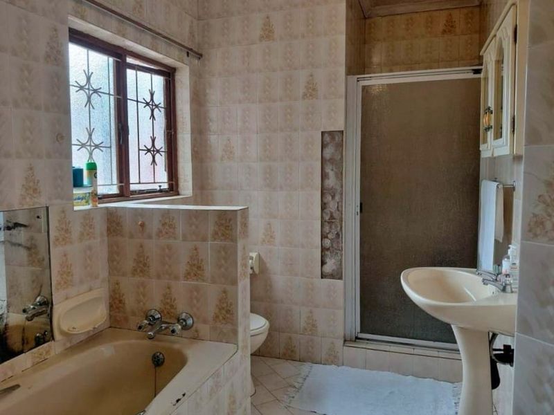 Spacious Three-Bedroom Home with Modern Comforts in Veld-en-Vlei - Photo 9