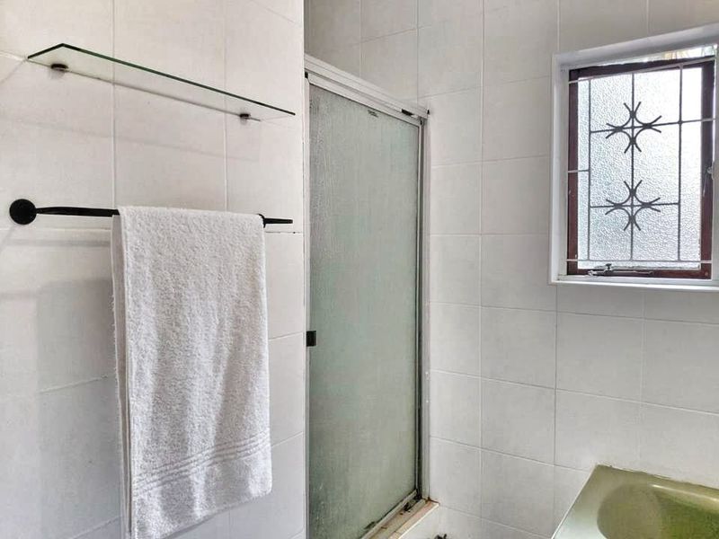 Spacious Three-Bedroom Home with Modern Comforts in Veld-en-Vlei - Photo 8