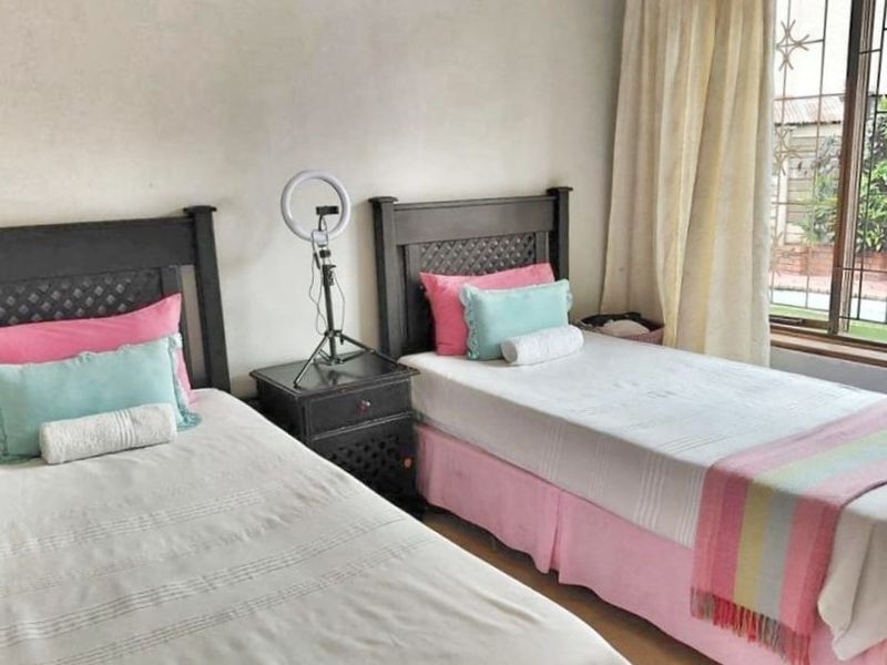 Spacious Three-Bedroom Home with Modern Comforts in Veld-en-Vlei - Photo 6