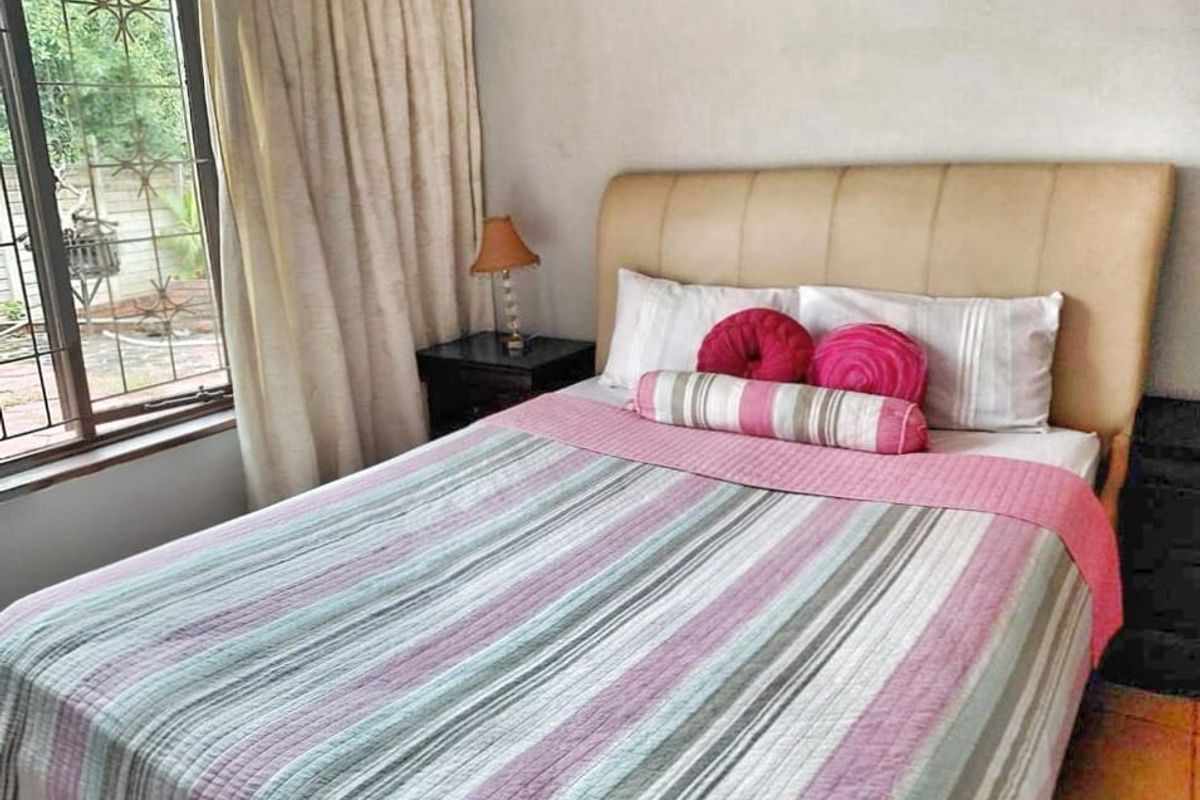 Spacious Three-Bedroom Home with Modern Comforts in Veld-en-Vlei - Photo 5
