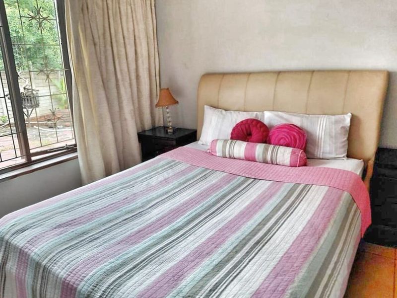 Spacious Three-Bedroom Home with Modern Comforts in Veld-en-Vlei - Photo 5