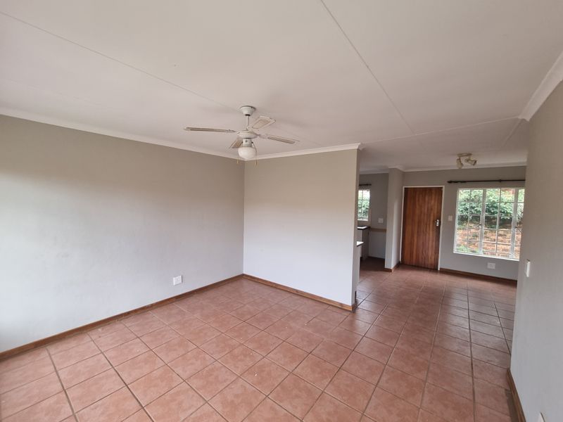 Excellently well priced three bedroom townhouse !! - Photo 9