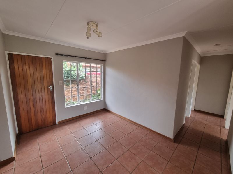 Excellently well priced three bedroom townhouse !! - Photo 10