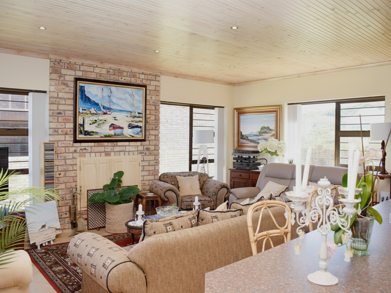 Well-Equipped Coastal Home with Sea Views – Suiderstrand, Cape Agulhas - Photo 3