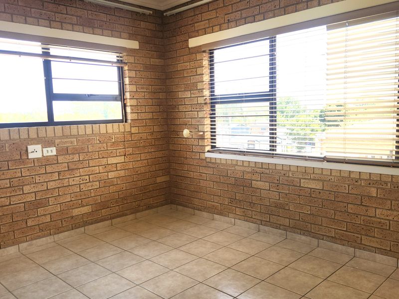 1-bedroom retirement unit - Photo 5