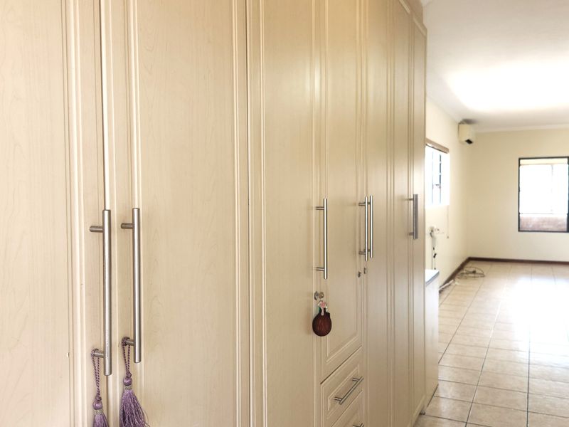 1-bedroom retirement unit - Photo 10