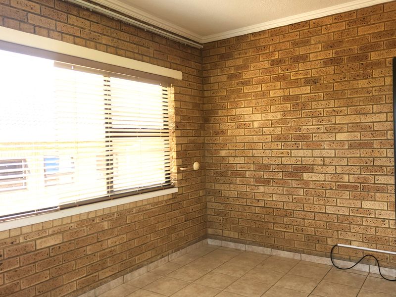 1-bedroom retirement unit - Photo 6