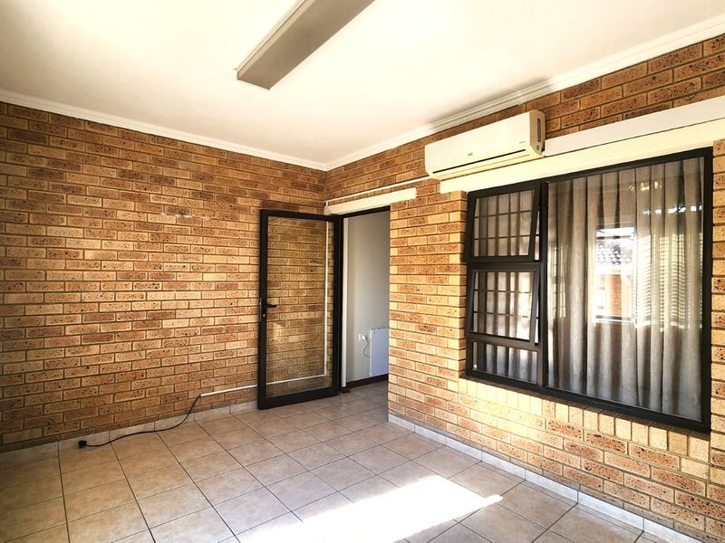 1-bedroom retirement unit - Photo 4
