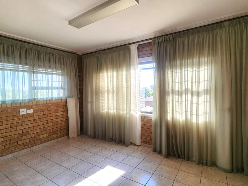 1-bedroom retirement unit - Photo 5