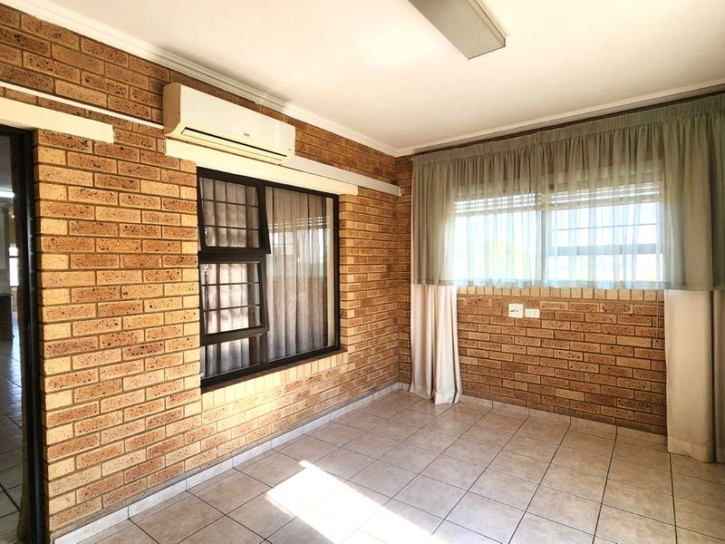 1-bedroom retirement unit - Photo 6