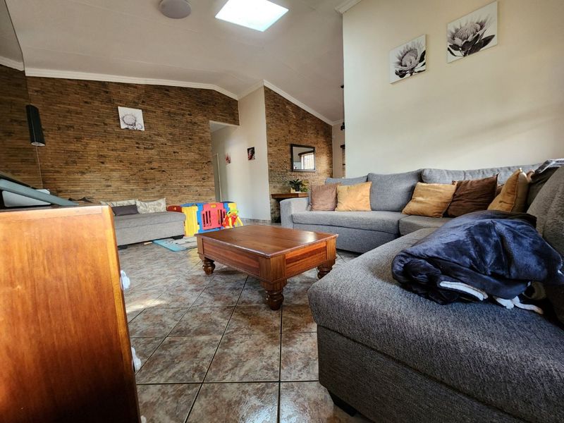 3 Bedroom Home with Solar System and Swimming Pool. - Photo 10