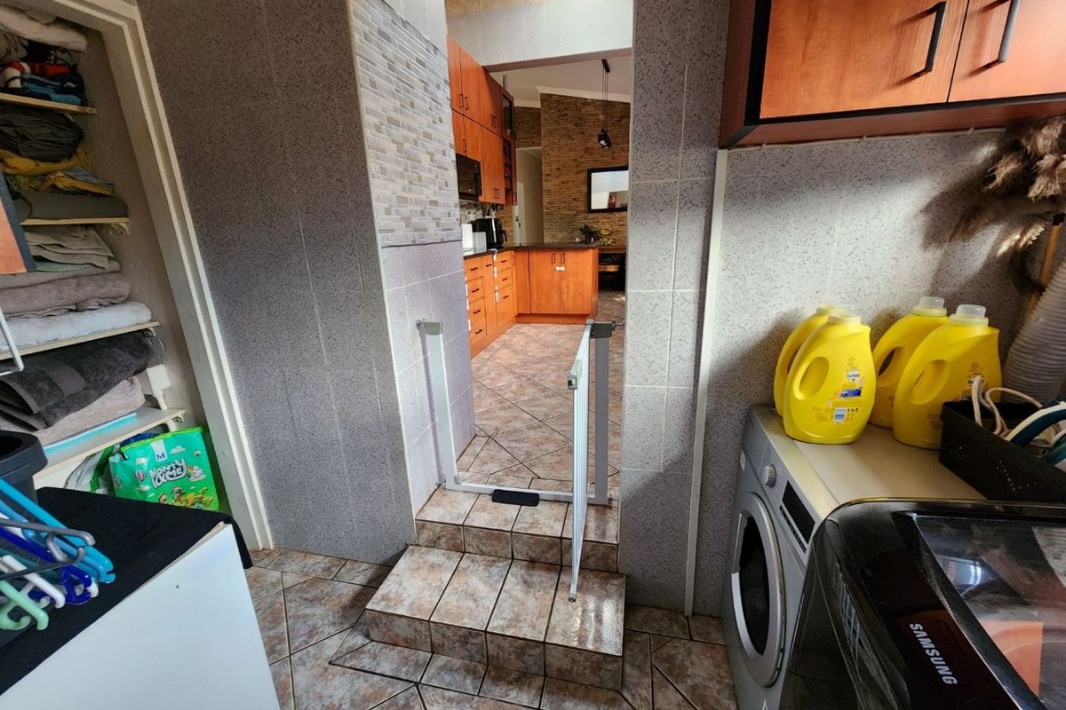 3 Bedroom Home with Solar System and Swimming Pool. - Photo 3