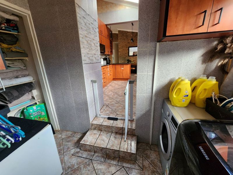 3 Bedroom Home with Solar System and Swimming Pool. - Photo 3