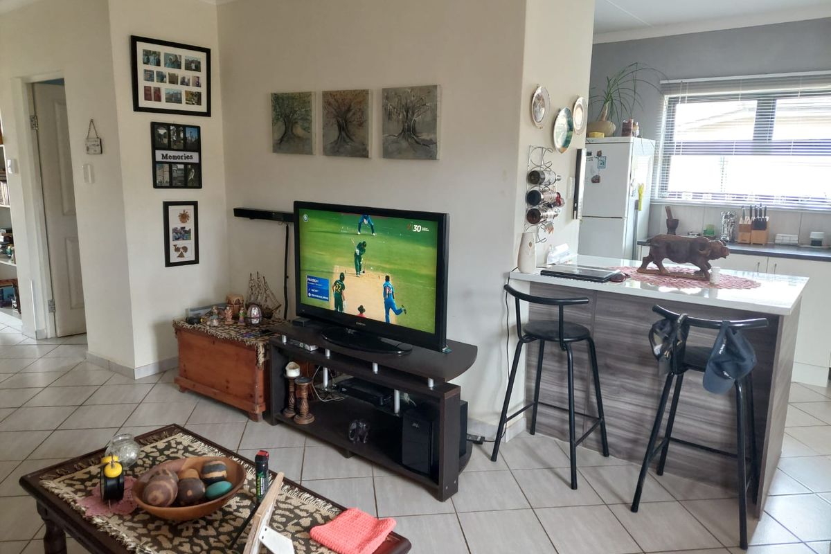 Modern family home on a corner stand - Photo 3