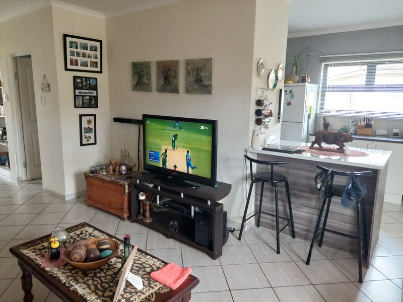 Modern family home on a corner stand - Photo 3