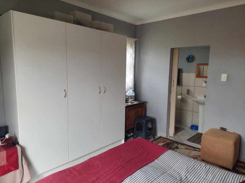 Modern family home on a corner stand - Photo 7