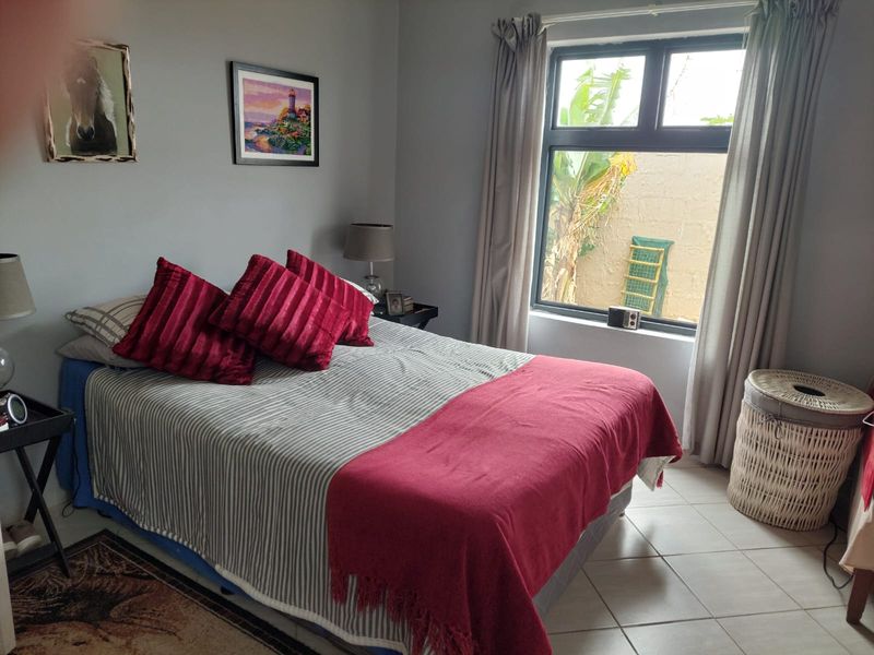 Modern family home on a corner stand - Photo 6