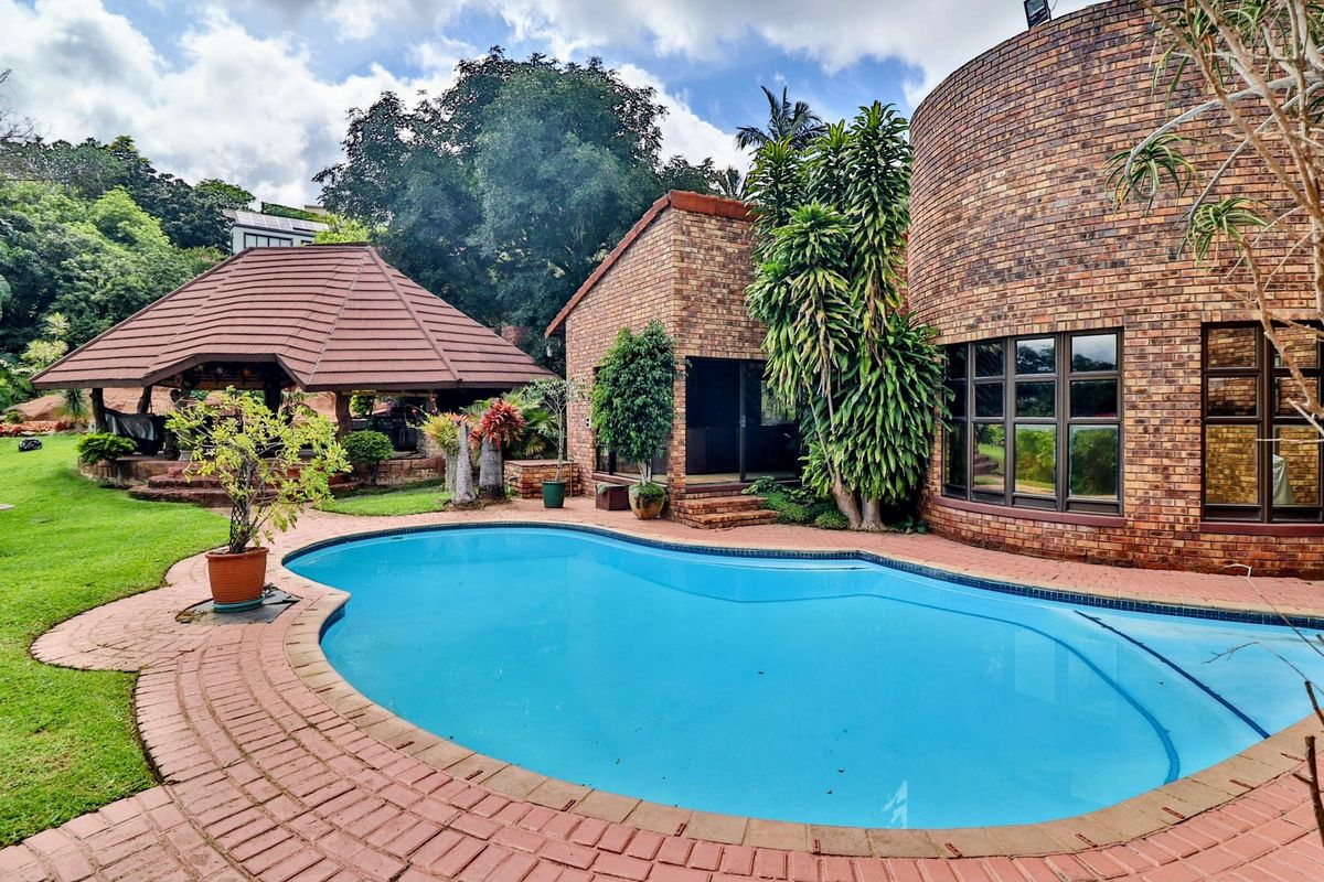 A RARE LOWVELD SANCTUARY WHERE PRIVACY MEETS LIFESTYLE - Photo 2