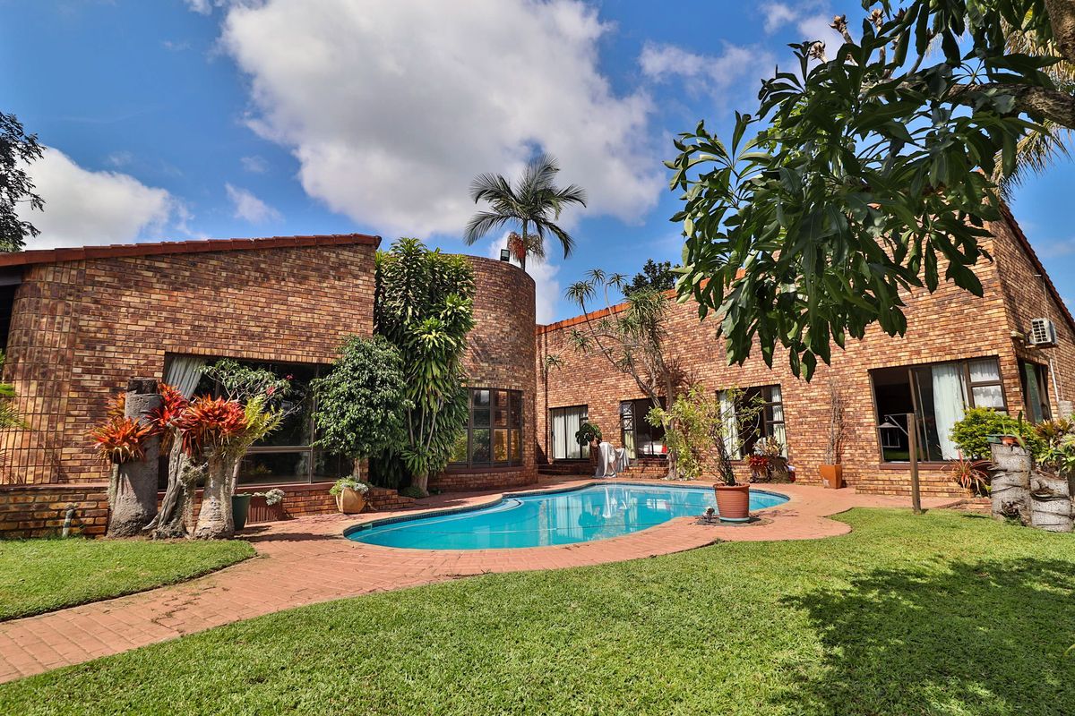 A RARE LOWVELD SANCTUARY WHERE PRIVACY MEETS LIFESTYLE - Photo 4