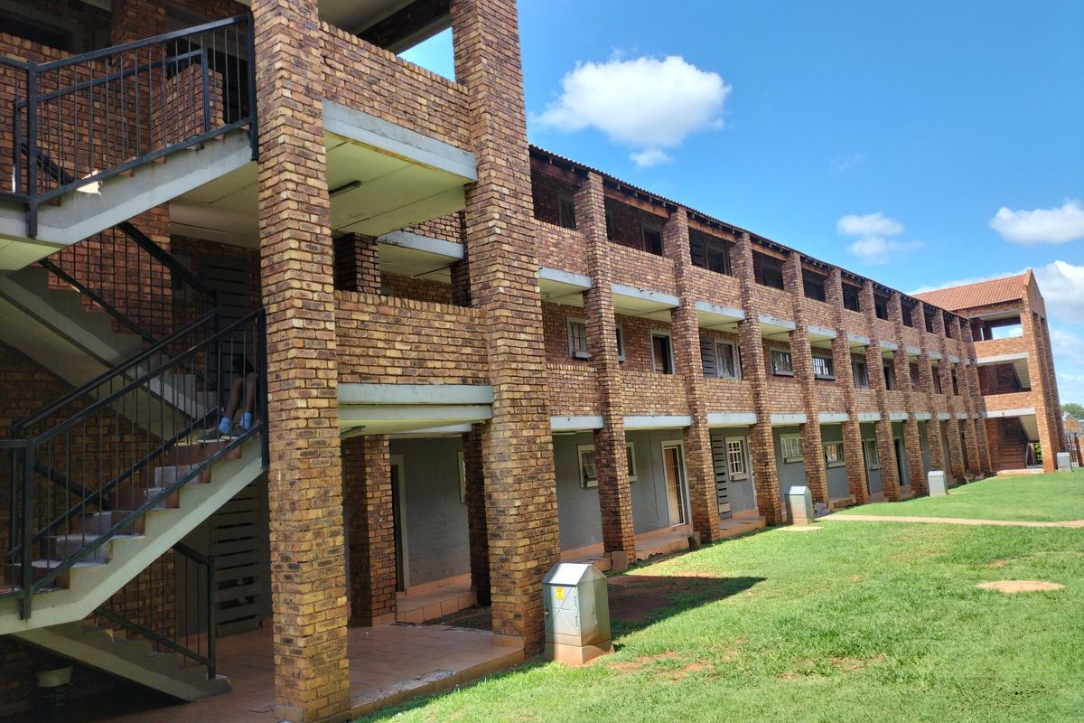 Affordable Apartment with Investment Potential in Secure Estelle Estate - Photo 2