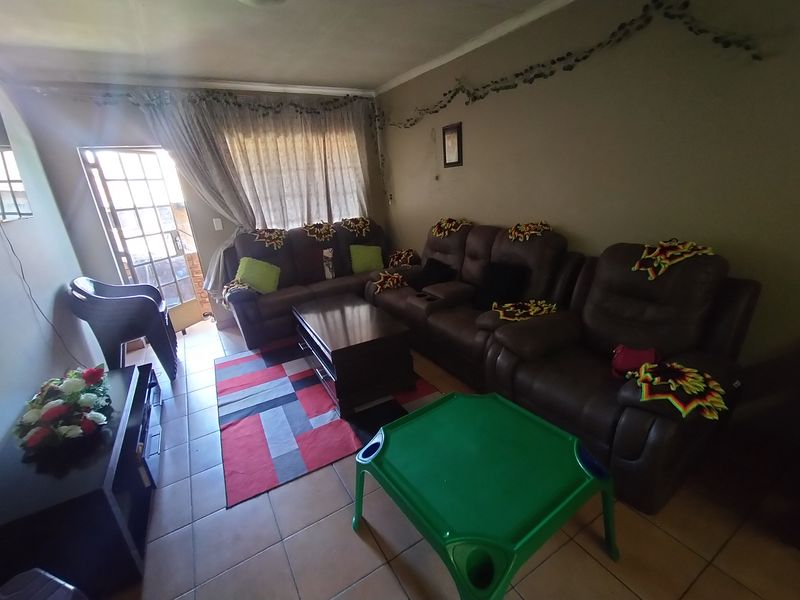 Affordable Apartment with Investment Potential in Secure Estelle Estate - Photo 8